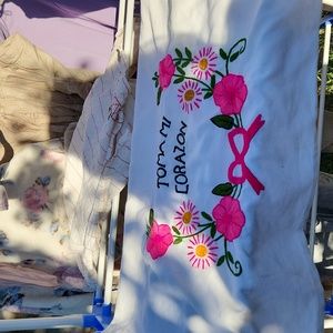 Vintage pillowcase 16 x 26  embroidered  with flowers  and "Toma mi Corazon"❤️